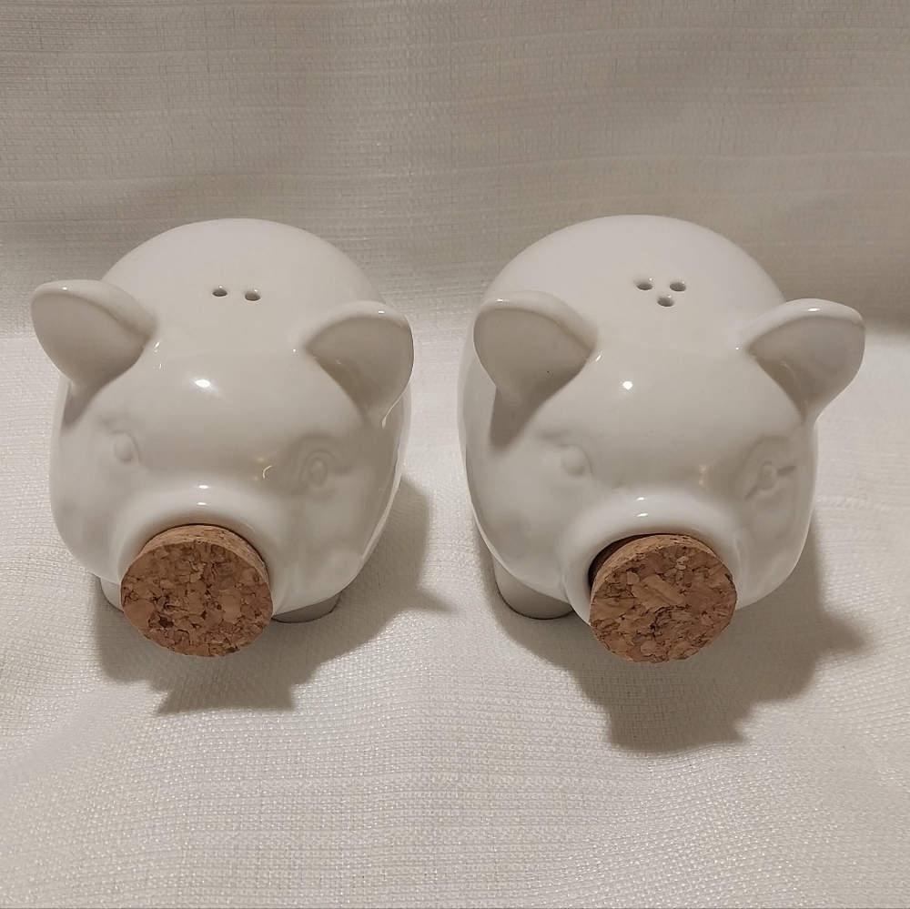 Tabletop Gallery White Ceramic Pig Salt and Pepper Shakers with Cork Snout